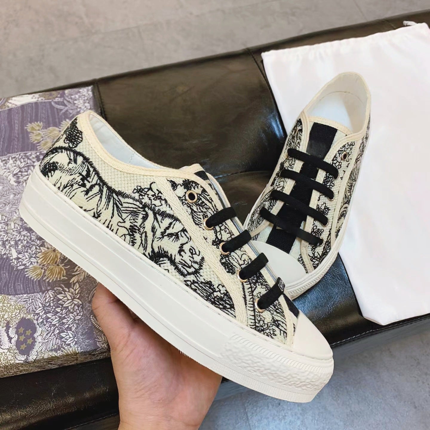 Women's Letter Embroidered Classic Electric Thick Bottom Canvas Shoes