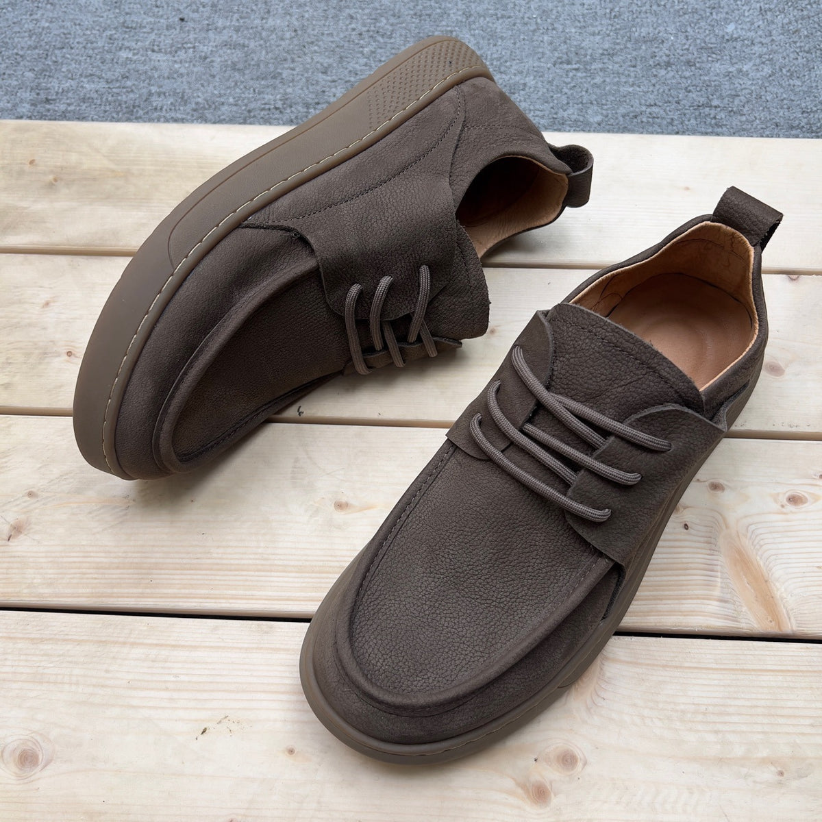 Men's Cowhide Soft Bottom Retro Style Versatile Men's Casual Shoes