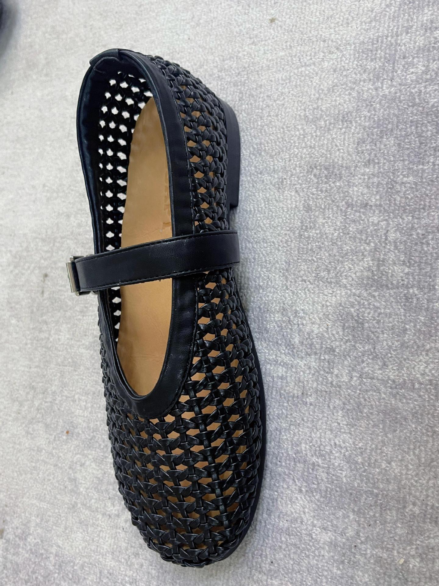 Authentic Weave Hollow Breathable Buckle Fashion Sandals