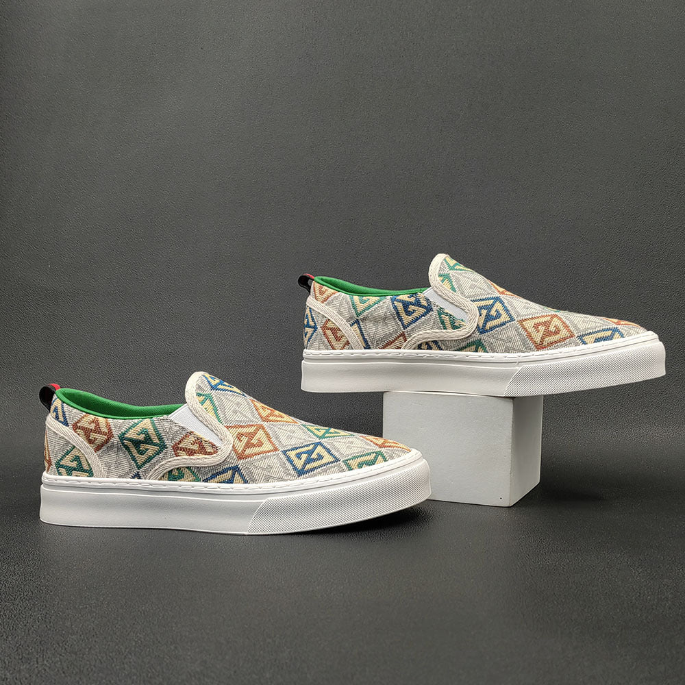Men's Spring Knitted Cloth Board Fashionable Slip-on Casual Shoes