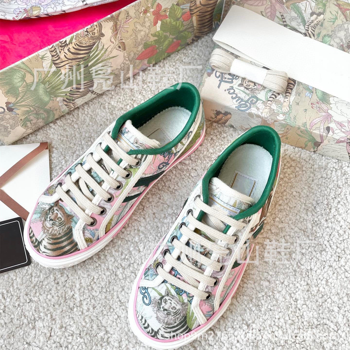 Women's Vintage Embroidered Couple Breathable Thin Flat Sneakers
