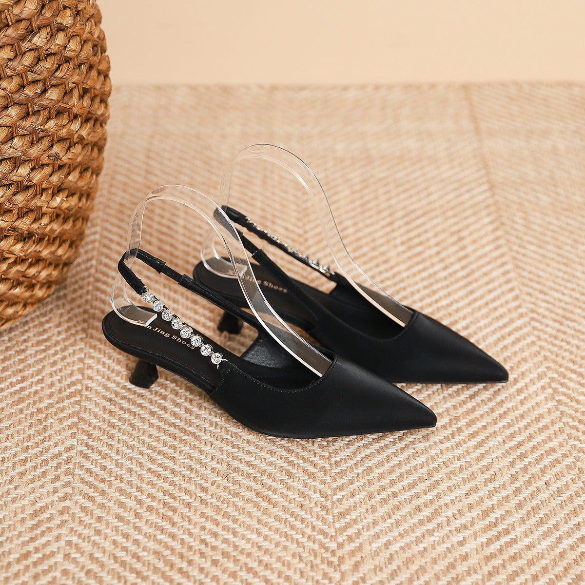 Women's Classic Style Pointed Toe Chain Strap Hollow Low-cut Women's Fashion Shoes