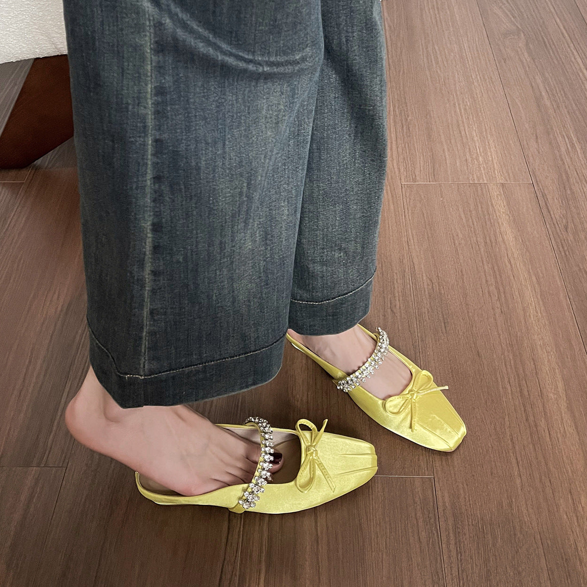 Women's Bow Rhinestone Closed Toe Half Chunky French Slippers