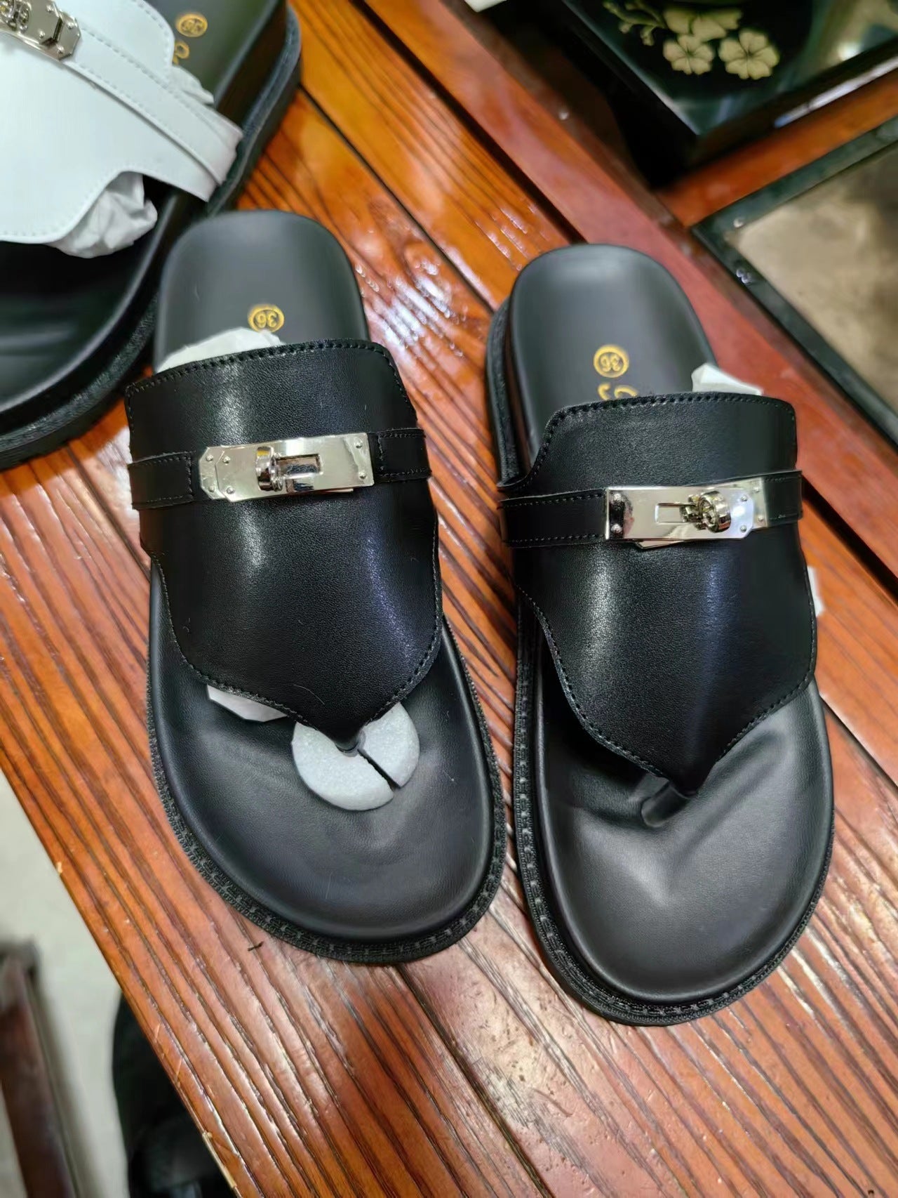 Women's Lock Thick-soled Flip-flops Herringbone Plus Size Slippers