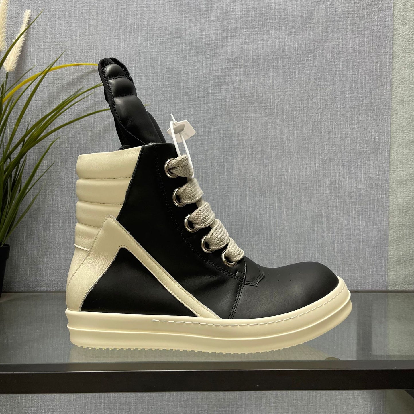 Inverted Triangle Main Line Surface Milk Fragrance Bottom Boots