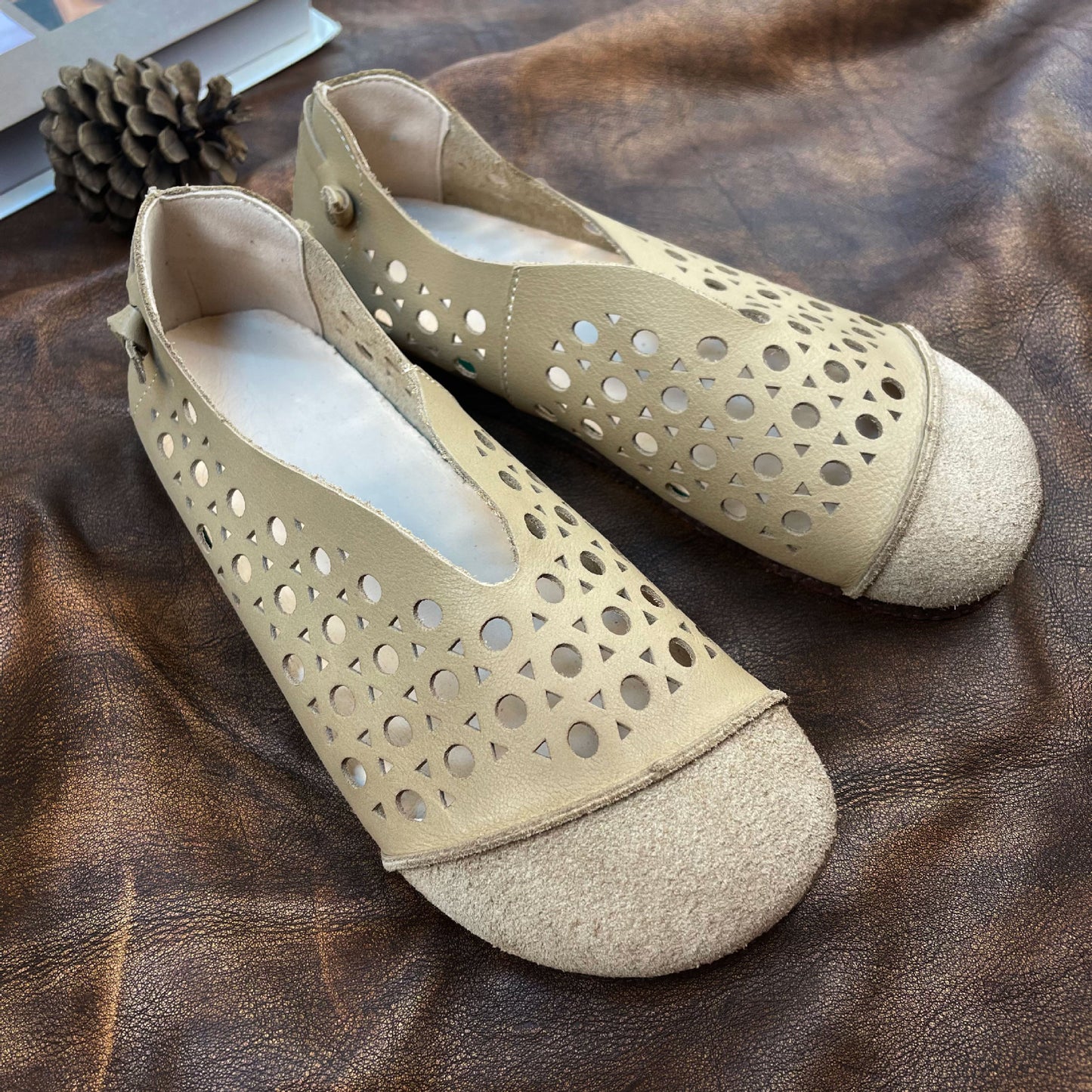 Women's & Men's Platinum Genuine Soft Bottom Hollow Hole Men's Shoes