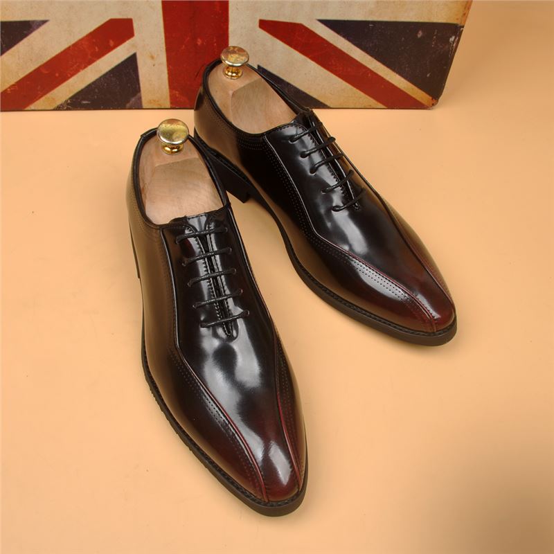 Men's Formal British Style Retro Breathable Wedding Leather Shoes