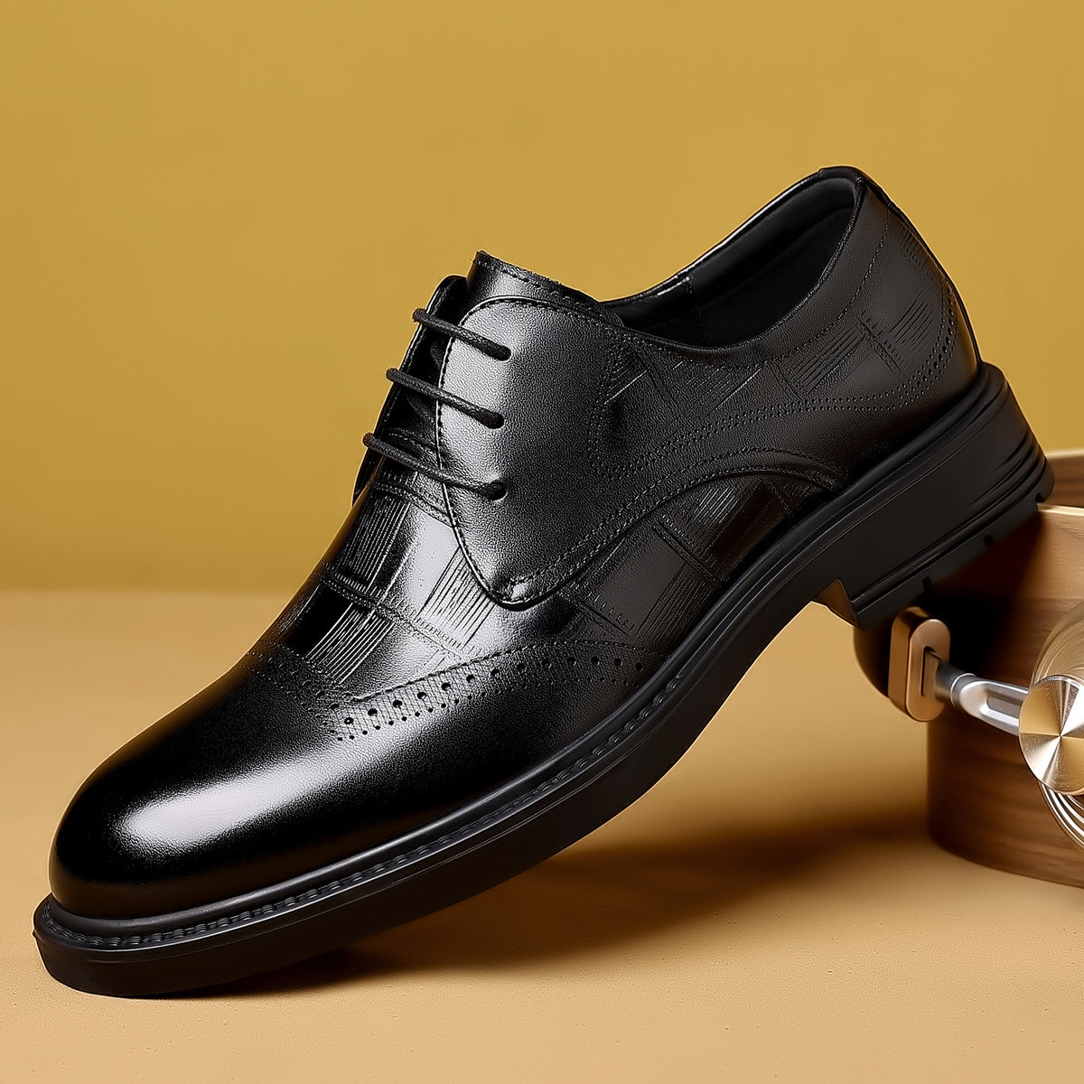 Men's Formal Wedding Embossed Brogue Cowhide Men's Shoes