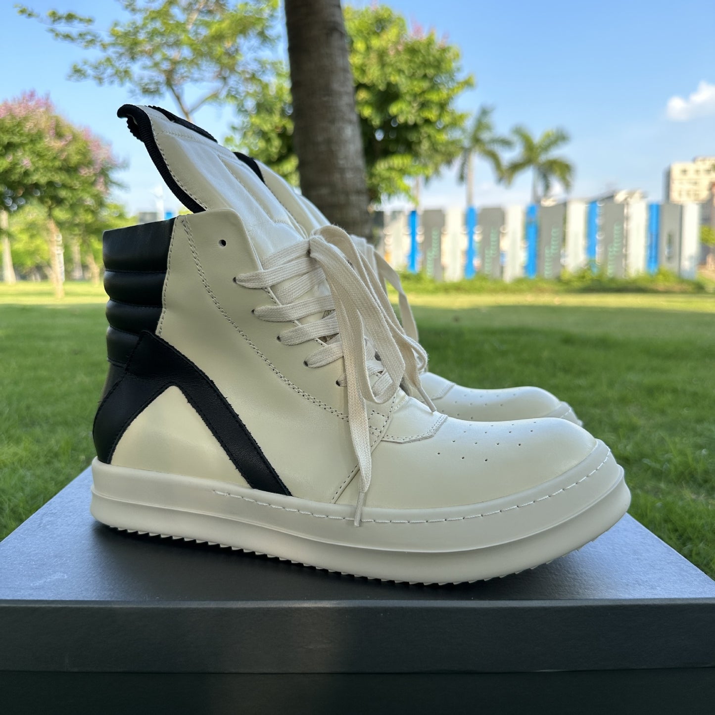 Triangle Genuine Main Line Thick Bottom Dark High Sneakers