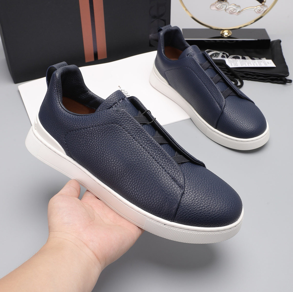 Men's Cowhide Board Lightweight Low Top Breathable Versatile Men's Shoes
